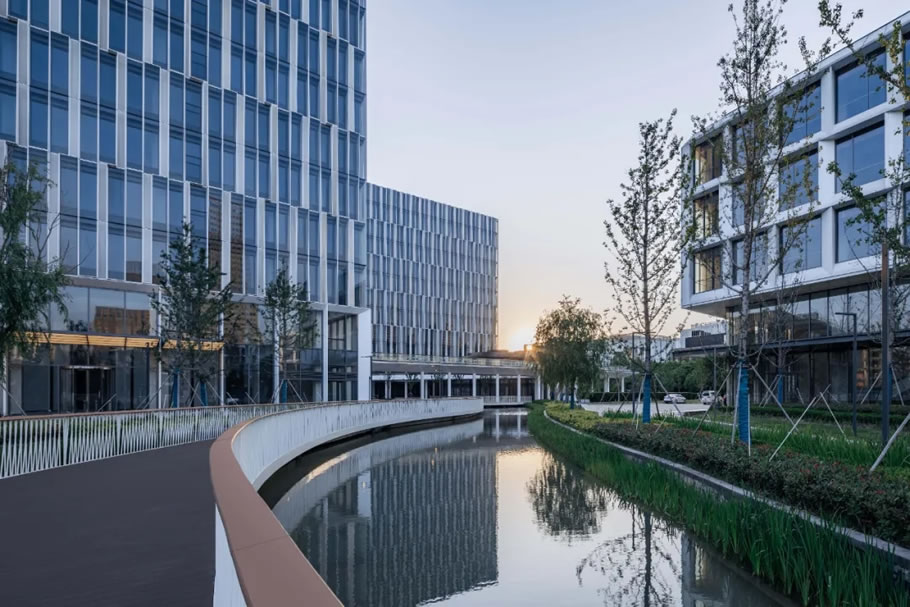 上海漕河泾科技绿洲四期 | gmp建筑师事务所 - 景观网